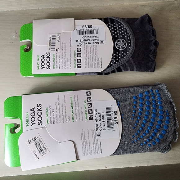 3 pairs sm/med Gaiam yoga socks - Picture 2 of 4